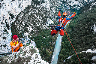 Un salto puenting para 2 en Highjump Salto Límite en Buitrago del Lozoya (Madrid)
