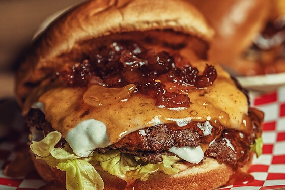 Un comida o una cena para 2 en Barkada BCN Burgers