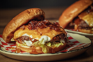 Un comida o una cena para 2 en Barkada BCN Burgers