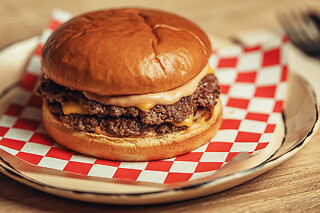 Un comida o una cena para 2 en Barkada BCN Burgers