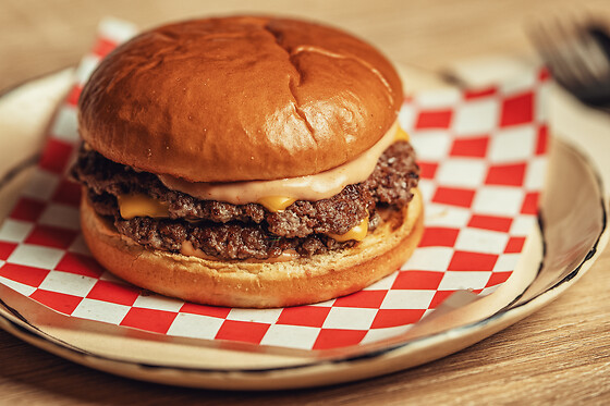 Un comida o una cena para 2 en Barkada BCN Burgers