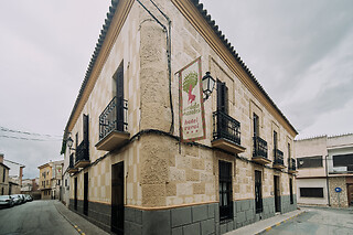 Una noche con desayuno y degustación de 3 quesos con vino local para 2 en Hotel Rural La Vida de Antes en Consuegra (Toledo)