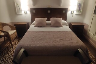 Una noche con desayuno y degustación de 3 quesos con vino local para 2 en Hotel Rural La Vida de Antes en Consuegra (Toledo)