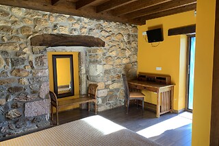 Una noche en habitación deluxe con desayuno para 2 en Hotel Rural El Quintanal** en Arriondas (Asturias)