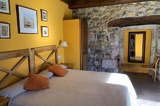 Una noche en habitación deluxe con desayuno para 2 en Hotel Rural El Quintanal** en Arriondas (Asturias)