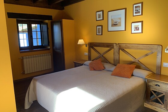 Una noche en habitación deluxe con desayuno para 2 en Hotel Rural El Quintanal** en Arriondas (Asturias)