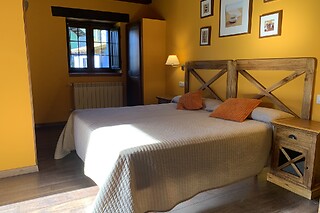 Una noche en habitación deluxe con desayuno para 2 en Hotel Rural El Quintanal** en Arriondas (Asturias)