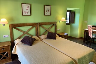 Una noche en habitación deluxe con desayuno para 2 en Hotel Rural El Quintanal** en Arriondas (Asturias)