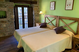 Una noche en habitación deluxe con desayuno para 2 en Hotel Rural El Quintanal** en Arriondas (Asturias)