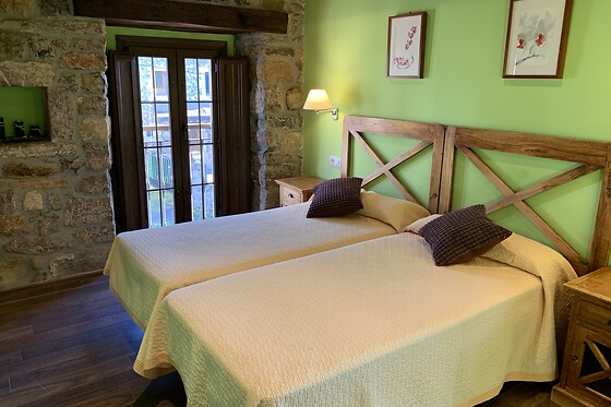 Una noche en habitación deluxe con desayuno para 2 en Hotel Rural El Quintanal** en Arriondas (Asturias)