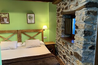 Una noche en habitación deluxe con desayuno para 2 en Hotel Rural El Quintanal** en Arriondas (Asturias)