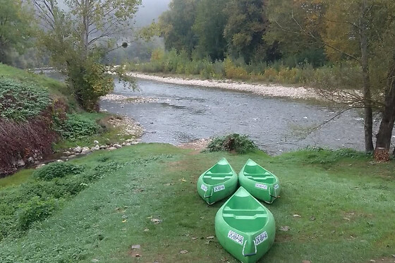 Un descenso en canoa por el Río Sella con picnic para 1 en Zenit Experiencias en Arriondas (Asturias)