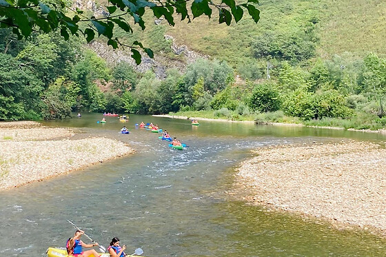 Un descenso en canoa por el Río Sella con picnic para 1 en Zenit Experiencias en Arriondas (Asturias)