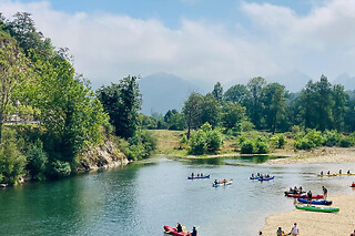 Un descenso en canoa por el Río Sella con picnic para 1 en Zenit Experiencias en Arriondas (Asturias)