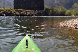 Un descenso en canoa por el Río Sella con picnic para 1 en Zenit Experiencias en Arriondas (Asturias)