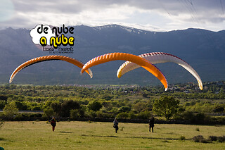 Iniciación y saltos en parapente en Miraflores de la Sierra (Madrid)