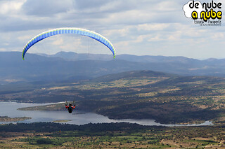 Iniciación y saltos en parapente en Miraflores de la Sierra (Madrid)