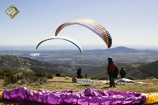 Iniciación y saltos en parapente en Miraflores de la Sierra (Madrid)