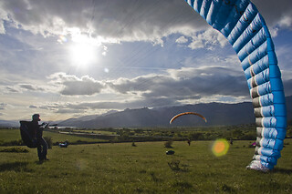 Iniciación y saltos en parapente en Miraflores de la Sierra (Madrid)