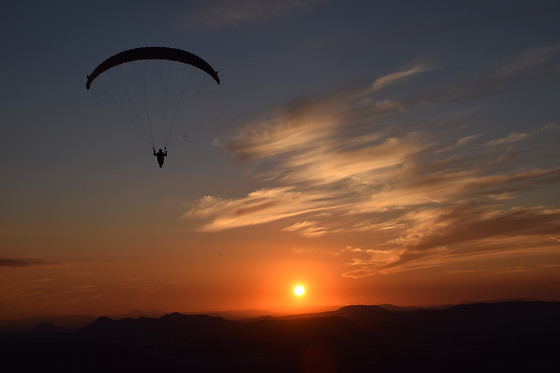 Descubre el parapente en Madrid