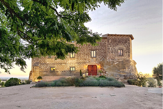 Una noche en Suite con desayuno para 2 en Castillo de Corvinos en Albero Alto (Huesca)