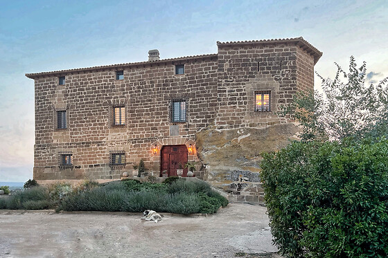 Una noche en Suite con desayuno para 2 en Castillo de Corvinos en Albero Alto (Huesca)