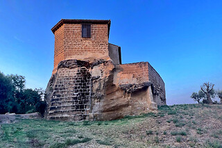 Una noche en Suite con desayuno para 2 en Castillo de Corvinos en Albero Alto (Huesca)