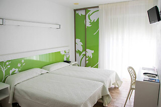 Dos noches con desayunos para 2 en Hotel Agades en San José (Almería)