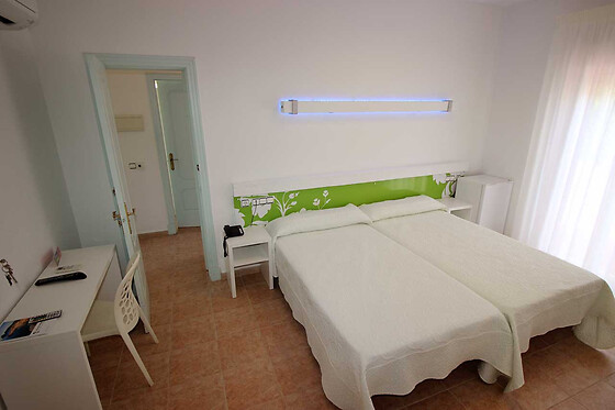 Dos noches con desayunos para 2 en Hotel Agades en San José (Almería)