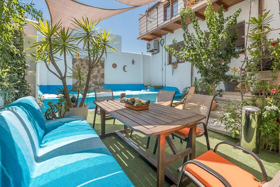 Una noche con experiencia bienestar y detalle de bienvenida para 2 en Apartamentos La Vega De Granada en Ambroz (Granada)