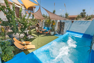 Una noche con experiencia bienestar y detalle de bienvenida para 2 en Apartamentos La Vega De Granada en Ambroz (Granada)