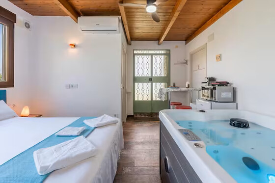 Una noche con experiencia bienestar y detalle de bienvenida para 2 en Apartamentos La Vega De Granada en Ambroz (Granada)