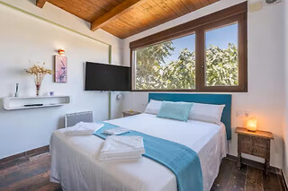 Una noche con experiencia bienestar y detalle de bienvenida para 2 en Apartamentos La Vega De Granada en Ambroz (Granada)