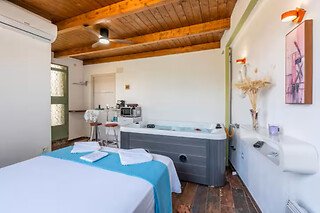 Una noche con experiencia bienestar y detalle de bienvenida para 2 en Apartamentos La Vega De Granada en Ambroz (Granada)