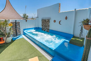 Una noche con experiencia bienestar y detalle de bienvenida para 2 en Apartamentos La Vega De Granada en Ambroz (Granada)