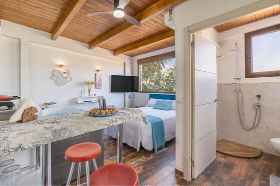 Una noche con experiencia bienestar y detalle de bienvenida para 2 en Apartamentos La Vega De Granada en Ambroz (Granada)