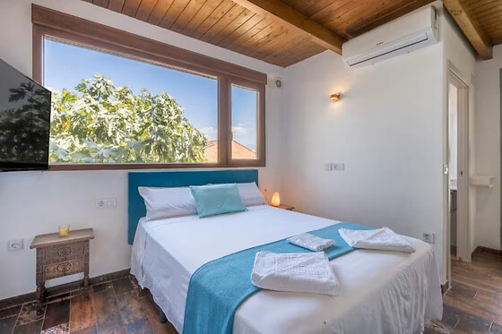 Una noche con experiencia bienestar y detalle de bienvenida para 2 en Apartamentos La Vega De Granada en Ambroz (Granada)