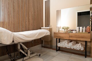 Una sesión facial con biopen Q2 y ácido hialurónico para 1 en Serenity By Rebeca en Córdoba