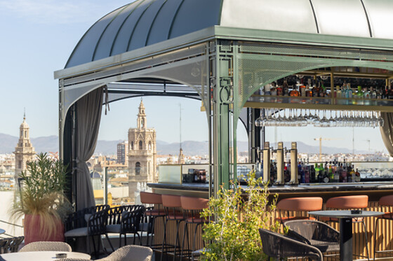 Una comida o cena gourmet para 2 en Restaurante Atenea Sky en Valencia