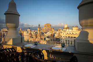Una comida o cena gourmet para 2 en Restaurante Atenea Sky en Valencia