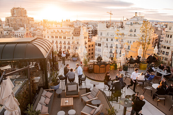 Una comida o cena gourmet para 2 en Restaurante Atenea Sky en Valencia