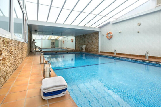 Una noche con desayuno para 3 en Hotel Izán Cavanna**** en La Manga del Mar Menor (Murcia)