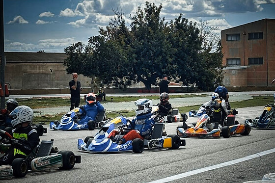 Una tanda en kart para 3 en Fast Kart Murcia en Murcia