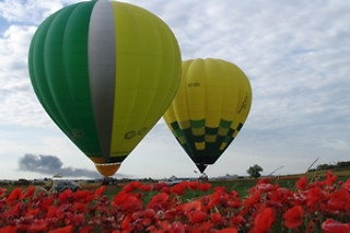 Un vuelo en globo para 1 adulto y 1 niño en Camins de Vent en Lleida