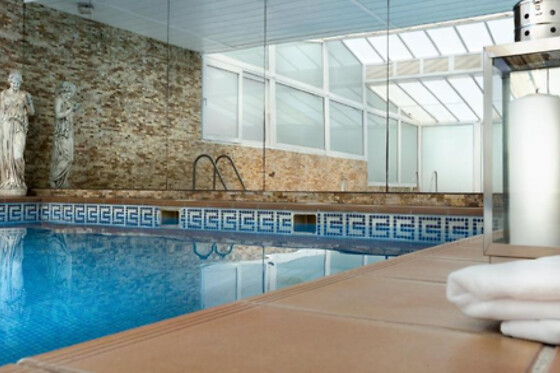 Una noche con desayuno para 3 en Hotel Izán Cavanna**** en La Manga del Mar Menor (Murcia)
