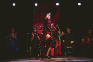 Una entrada a espectáculo de flamenco para 2 adultos y 1 niño (hasta 12 años) en Tablao Flamenco Casa Ana en Granada