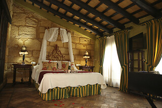 Una noche en suite junior con experiencia bienestar y desayuno para 2 en La Casona de Calderón**** en Osuna (Sevilla)