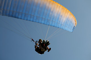 Un vuelo en parapente biplaza para 1 en Parapente Factory en Gijón (Asturias)