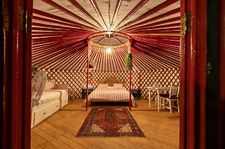 Una noche en Yurta para 2 en Casa Rural Alba Montis en Güéjar Sierra (Granada)