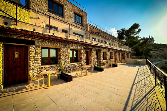 Una noche en habitación con bañera hidromasaje y desayuno para 2 en Alkalea Hospedería en Casas del Cerro (Albacete)